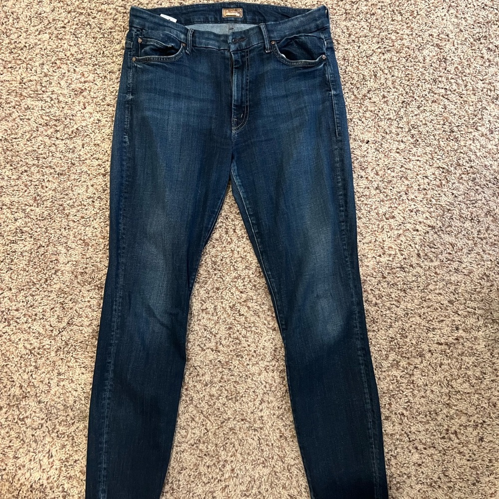 Mother jeans with frayed bottom